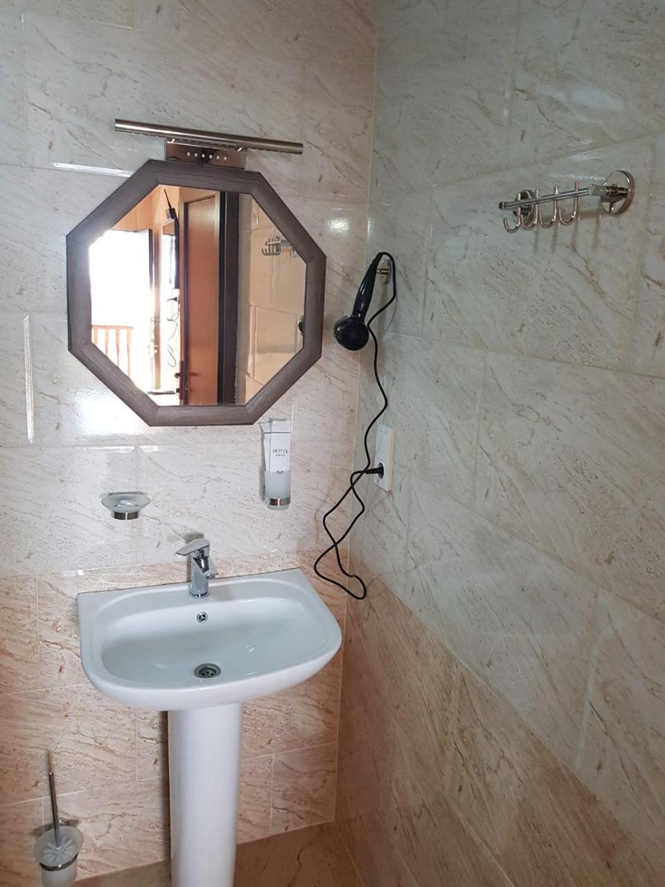 Park Hotel Kutaiszi Kültér fotó